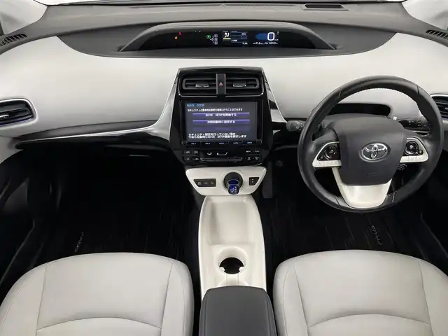 トヨタ プリウス A ツーリングセレクション 大阪府 2016(平28)年 6.3万km ホワイトパールクリスタルシャイン ＴＲＤフルエアロ/衝突軽減ブレーキ/純正９インチナビ　/CD/DVD/フルセグＴＶ/Bluetooth　/バックカメラ　/ビルトインＥＴＣ　/前後コーナーセンサー　/前後ドライブレコーダー　/追従型クルーズコントロール　/ブラインドスポットモニター/ヘッドアップディスプレイ/レーンキープアシスト/パーキングアシスト/純正１７インチアルミホイール/レザーシート/前列シートヒーター/盗難防止装置/LEDライト/フォグライト/オートライト