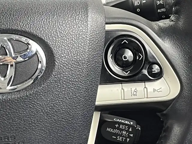 トヨタ プリウス A ツーリングセレクション 大阪府 2016(平28)年 6.3万km ホワイトパールクリスタルシャイン ＴＲＤフルエアロ/衝突軽減ブレーキ/純正９インチナビ　/CD/DVD/フルセグＴＶ/Bluetooth　/バックカメラ　/ビルトインＥＴＣ　/前後コーナーセンサー　/前後ドライブレコーダー　/追従型クルーズコントロール　/ブラインドスポットモニター/ヘッドアップディスプレイ/レーンキープアシスト/パーキングアシスト/純正１７インチアルミホイール/レザーシート/前列シートヒーター/盗難防止装置/LEDライト/フォグライト/オートライト