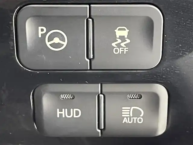 トヨタ プリウス A ツーリングセレクション 大阪府 2016(平28)年 6.3万km ホワイトパールクリスタルシャイン ＴＲＤフルエアロ/衝突軽減ブレーキ/純正９インチナビ　/CD/DVD/フルセグＴＶ/Bluetooth　/バックカメラ　/ビルトインＥＴＣ　/前後コーナーセンサー　/前後ドライブレコーダー　/追従型クルーズコントロール　/ブラインドスポットモニター/ヘッドアップディスプレイ/レーンキープアシスト/パーキングアシスト/純正１７インチアルミホイール/レザーシート/前列シートヒーター/盗難防止装置/LEDライト/フォグライト/オートライト