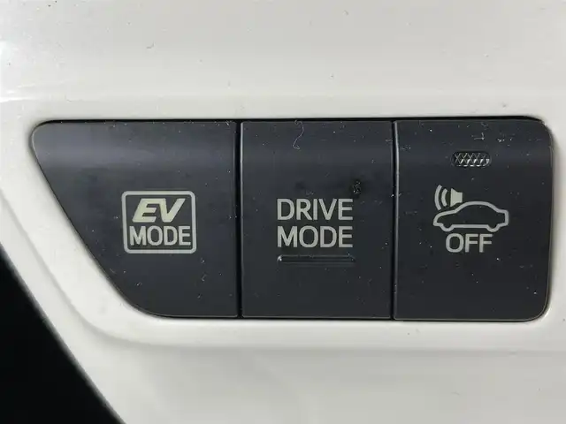 トヨタ プリウス A ツーリングセレクション 大阪府 2016(平28)年 6.3万km ホワイトパールクリスタルシャイン ＴＲＤフルエアロ/衝突軽減ブレーキ/純正９インチナビ　/CD/DVD/フルセグＴＶ/Bluetooth　/バックカメラ　/ビルトインＥＴＣ　/前後コーナーセンサー　/前後ドライブレコーダー　/追従型クルーズコントロール　/ブラインドスポットモニター/ヘッドアップディスプレイ/レーンキープアシスト/パーキングアシスト/純正１７インチアルミホイール/レザーシート/前列シートヒーター/盗難防止装置/LEDライト/フォグライト/オートライト