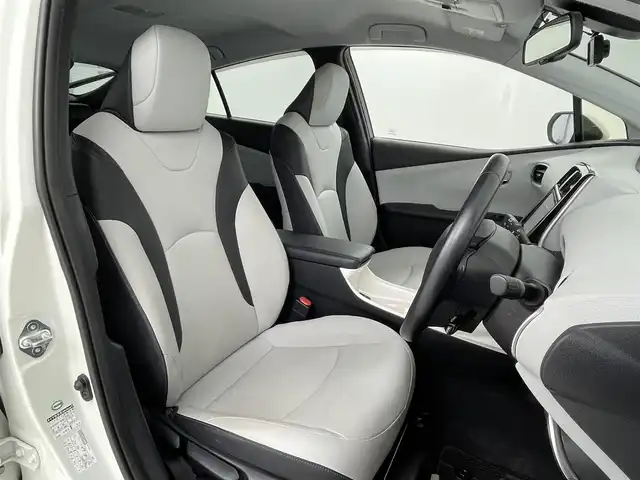 トヨタ プリウス A ツーリングセレクション 大阪府 2016(平28)年 6.3万km ホワイトパールクリスタルシャイン ＴＲＤフルエアロ/衝突軽減ブレーキ/純正９インチナビ　/CD/DVD/フルセグＴＶ/Bluetooth　/バックカメラ　/ビルトインＥＴＣ　/前後コーナーセンサー　/前後ドライブレコーダー　/追従型クルーズコントロール　/ブラインドスポットモニター/ヘッドアップディスプレイ/レーンキープアシスト/パーキングアシスト/純正１７インチアルミホイール/レザーシート/前列シートヒーター/盗難防止装置/LEDライト/フォグライト/オートライト