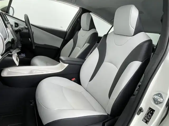 トヨタ プリウス A ツーリングセレクション 大阪府 2016(平28)年 6.3万km ホワイトパールクリスタルシャイン ＴＲＤフルエアロ/衝突軽減ブレーキ/純正９インチナビ　/CD/DVD/フルセグＴＶ/Bluetooth　/バックカメラ　/ビルトインＥＴＣ　/前後コーナーセンサー　/前後ドライブレコーダー　/追従型クルーズコントロール　/ブラインドスポットモニター/ヘッドアップディスプレイ/レーンキープアシスト/パーキングアシスト/純正１７インチアルミホイール/レザーシート/前列シートヒーター/盗難防止装置/LEDライト/フォグライト/オートライト