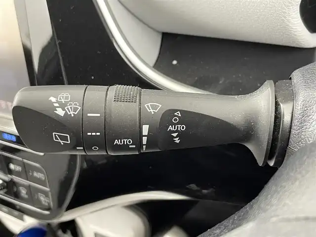 トヨタ プリウス A ツーリングセレクション 大阪府 2016(平28)年 6.3万km ホワイトパールクリスタルシャイン ＴＲＤフルエアロ/衝突軽減ブレーキ/純正９インチナビ　/CD/DVD/フルセグＴＶ/Bluetooth　/バックカメラ　/ビルトインＥＴＣ　/前後コーナーセンサー　/前後ドライブレコーダー　/追従型クルーズコントロール　/ブラインドスポットモニター/ヘッドアップディスプレイ/レーンキープアシスト/パーキングアシスト/純正１７インチアルミホイール/レザーシート/前列シートヒーター/盗難防止装置/LEDライト/フォグライト/オートライト