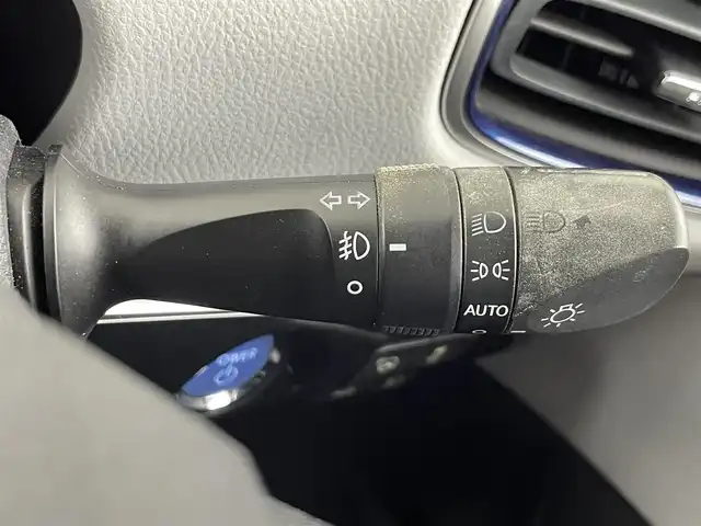 トヨタ プリウス A ツーリングセレクション 大阪府 2016(平28)年 6.3万km ホワイトパールクリスタルシャイン ＴＲＤフルエアロ/衝突軽減ブレーキ/純正９インチナビ　/CD/DVD/フルセグＴＶ/Bluetooth　/バックカメラ　/ビルトインＥＴＣ　/前後コーナーセンサー　/前後ドライブレコーダー　/追従型クルーズコントロール　/ブラインドスポットモニター/ヘッドアップディスプレイ/レーンキープアシスト/パーキングアシスト/純正１７インチアルミホイール/レザーシート/前列シートヒーター/盗難防止装置/LEDライト/フォグライト/オートライト