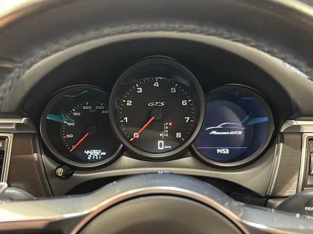 ポルシェ マカン GTS 新潟県 2018(平30)年 4.5万km ジェットブラック 4WD/スポーツクロノパッケージ/アダプティブクルーズコントロール/純正RSスパイダーデザイン20インチアルミホイール/PDLS付LEDヘッドライト/ハーフレザーシート/シートヒーター/パワーシート/純正HDDナビ/(CD/DVD/Bluetooth/USB/AUX)/バックカメラ/ETC/ドライブレコーダー/コーナーセンサー/ポルシェエントリー&ドライブ/GPSレーダー探知機/車線逸脱警報/パドルシフト/パワーバックドア/アイドリングストップ/横滑り防止装置/フロアマット/保証書/取扱説明書/記録簿