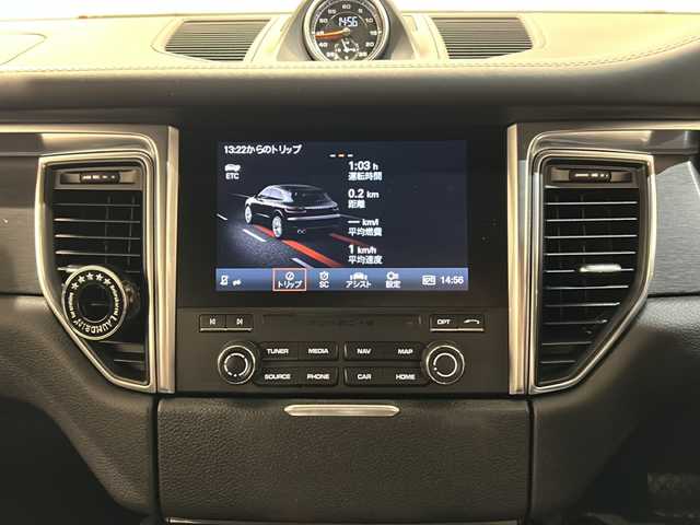 ポルシェ マカン GTS 新潟県 2018(平30)年 4.5万km ジェットブラック 4WD/スポーツクロノパッケージ/アダプティブクルーズコントロール/純正RSスパイダーデザイン20インチアルミホイール/PDLS付LEDヘッドライト/ハーフレザーシート/シートヒーター/パワーシート/純正HDDナビ/(CD/DVD/Bluetooth/USB/AUX)/バックカメラ/ETC/ドライブレコーダー/コーナーセンサー/ポルシェエントリー&ドライブ/GPSレーダー探知機/車線逸脱警報/パドルシフト/パワーバックドア/アイドリングストップ/横滑り防止装置/フロアマット/保証書/取扱説明書/記録簿