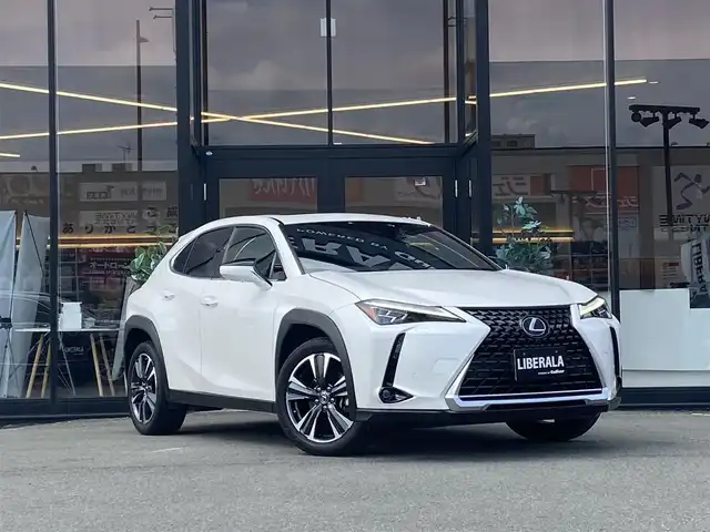 レクサス ＵＸ 250h バージョンL 福岡県 2023(令5)年 2万km ソニッククォーツ ムーンルーフ/パノラミックビューモニター/純正ナビ/フルセグ/黒革/パワーシート/シートヒーター/ベンチレーション/前後ドラレコ/ETC