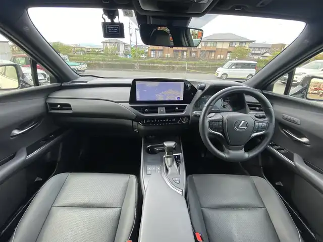 レクサス ＵＸ 250h バージョンL 福岡県 2023(令5)年 2万km ソニッククォーツ ムーンルーフ/パノラミックビューモニター/純正ナビ/フルセグ/黒革/パワーシート/シートヒーター/ベンチレーション/前後ドラレコ/ETC