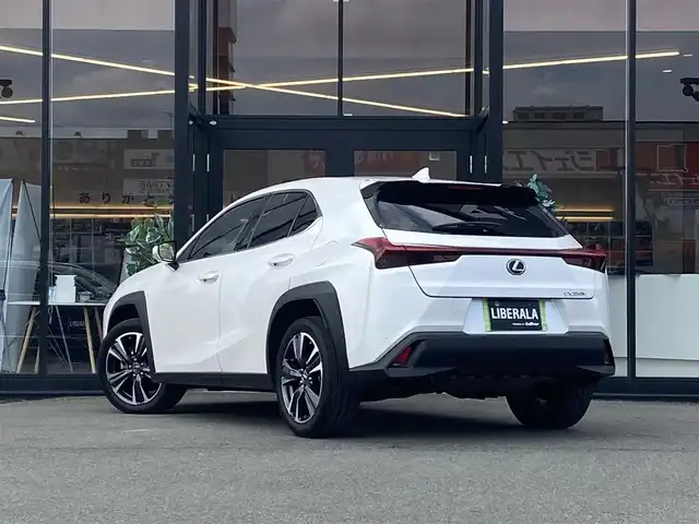 レクサス ＵＸ 250h バージョンL 福岡県 2023(令5)年 2万km ソニッククォーツ ムーンルーフ/パノラミックビューモニター/純正ナビ/フルセグ/黒革/パワーシート/シートヒーター/ベンチレーション/前後ドラレコ/ETC
