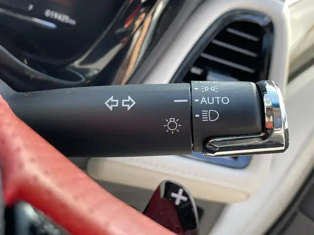 ホンダ ヴェゼル ハイブリッド ホンダセンシング 滋賀県 2019(平31)年 2万km プラチナホワイトパール 禁煙車/純正ナビ/（CD/SD/Bluetooth）/バックカメラ/前後ドライブレコーダー/ビルトインETC/衝突被害軽減ブレーキ/路外逸脱抑制システム/レーンキープアシストシステム/標識認識機能/革巻きステアリング/アダプティブクルーズコントロール/ステアリングリモコン/LEDヘッドライト/オートヘッドライト/純正アルミホイール/レザー調シートカバー/電動パーキングブレーキ/オートホールドブレーキ