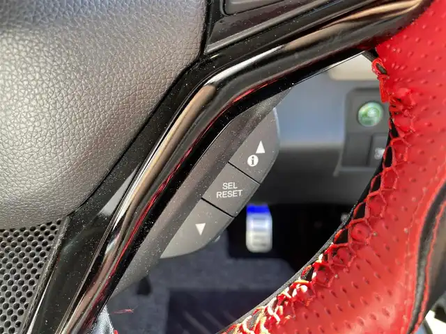 ホンダ ヴェゼル ハイブリッド ホンダセンシング 滋賀県 2019(平31)年 2万km プラチナホワイトパール 禁煙車/純正ナビ/（CD/SD/Bluetooth）/バックカメラ/前後ドライブレコーダー/ビルトインETC/衝突被害軽減ブレーキ/路外逸脱抑制システム/レーンキープアシストシステム/標識認識機能/革巻きステアリング/アダプティブクルーズコントロール/ステアリングリモコン/LEDヘッドライト/オートヘッドライト/純正アルミホイール/レザー調シートカバー/電動パーキングブレーキ/オートホールドブレーキ