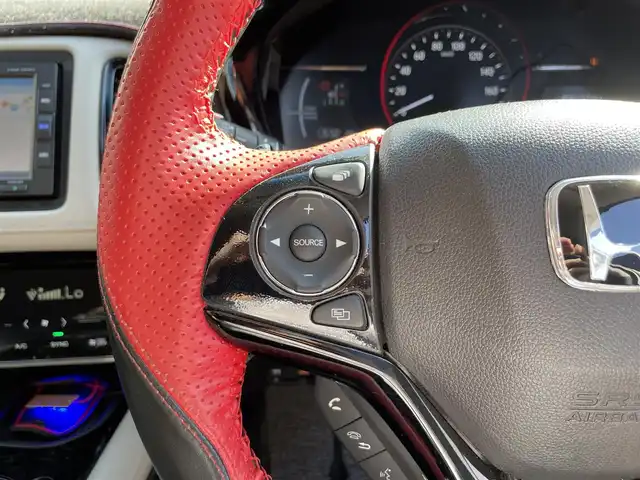 ホンダ ヴェゼル ハイブリッド ホンダセンシング 滋賀県 2019(平31)年 2万km プラチナホワイトパール 禁煙車/純正ナビ/（CD/SD/Bluetooth）/バックカメラ/前後ドライブレコーダー/ビルトインETC/衝突被害軽減ブレーキ/路外逸脱抑制システム/レーンキープアシストシステム/標識認識機能/革巻きステアリング/アダプティブクルーズコントロール/ステアリングリモコン/LEDヘッドライト/オートヘッドライト/純正アルミホイール/レザー調シートカバー/電動パーキングブレーキ/オートホールドブレーキ