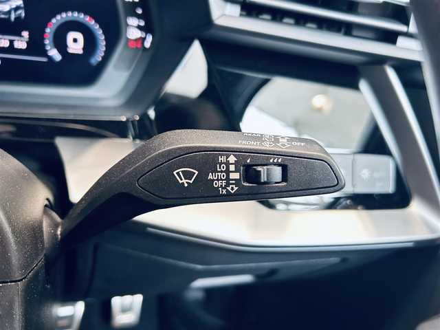 アウディ Ａ３ SB 30TFSI Sライン 大阪府 2022(令4)年 3.7万km ミトスブラックメタリック ブラックスタイリングP/ラグジュアリーP/ワンオーナー/ナビP/バーチャルコックピット/黒革/シートヒーター/純正ナビ/TV/バックカメラ/純正18インチAW/マトリクスLED/サイドアシスト/ACC