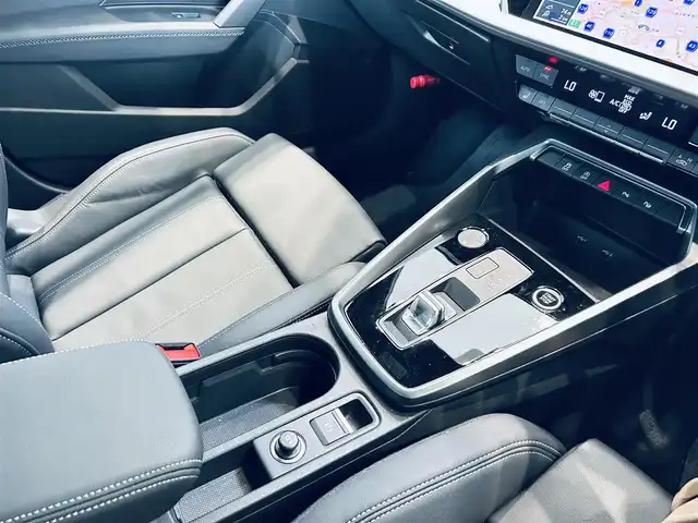 アウディ Ａ３ SB 30TFSI Sライン 大阪府 2022(令4)年 3.7万km ミトスブラックメタリック ブラックスタイリングP/ラグジュアリーP/ワンオーナー/ナビP/バーチャルコックピット/黒革/シートヒーター/純正ナビ/TV/バックカメラ/純正18インチAW/マトリクスLED/サイドアシスト/ACC