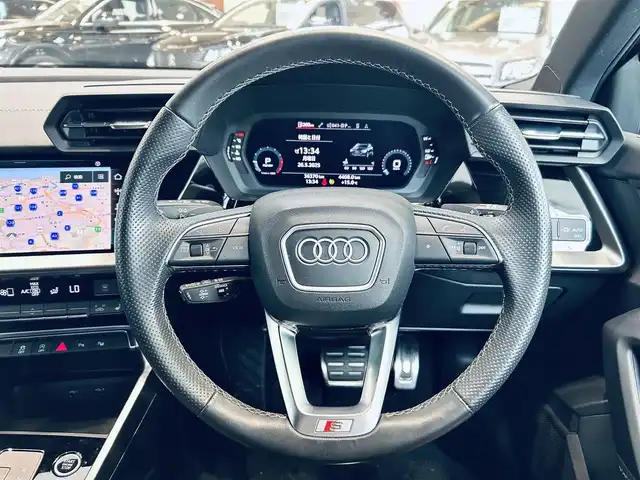アウディ Ａ３ SB 30TFSI Sライン 大阪府 2022(令4)年 3.7万km ミトスブラックメタリック ブラックスタイリングP/ラグジュアリーP/ワンオーナー/ナビP/バーチャルコックピット/黒革/シートヒーター/純正ナビ/TV/バックカメラ/純正18インチAW/マトリクスLED/サイドアシスト/ACC