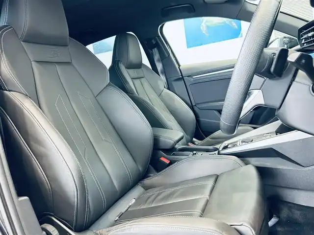 アウディ Ａ３ SB 30TFSI Sライン 大阪府 2022(令4)年 3.7万km ミトスブラックメタリック ブラックスタイリングP/ラグジュアリーP/ワンオーナー/ナビP/バーチャルコックピット/黒革/シートヒーター/純正ナビ/TV/バックカメラ/純正18インチAW/マトリクスLED/サイドアシスト/ACC