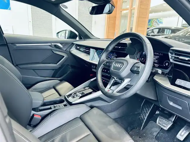 アウディ Ａ３ SB 30TFSI Sライン 大阪府 2022(令4)年 3.7万km ミトスブラックメタリック ブラックスタイリングP/ラグジュアリーP/ワンオーナー/ナビP/バーチャルコックピット/黒革/シートヒーター/純正ナビ/TV/バックカメラ/純正18インチAW/マトリクスLED/サイドアシスト/ACC