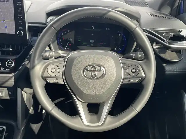 トヨタ カローラ クロス ハイブリッド Z 滋賀県 2021(令3)年 2.1万km ダークブルーマイカM ４WD/純正9型ディスプレイオーディオ/・Bluetooth/・フルセグ/・Mira Cast/パノラミックビューモニター/ステアリングリモコン/革巻きステアリング/ステアリングヒーター/ETC/前後ドライブレコーダー/レーダークルーズコントロール/運転席パワーシート/前席シートヒーター/パワーバックドア/オートリトラミラー/LEDオートライト/オートハイビーム/フォグライト/プリクラッシュセーフティ/ブラインドスポットモニター/スマートキー/プッシュスタート