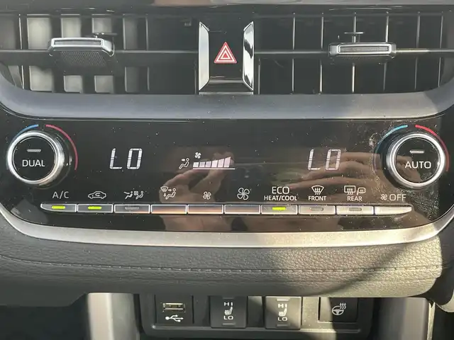 トヨタ カローラ クロス ハイブリッド Z 滋賀県 2021(令3)年 2.1万km ダークブルーマイカM ４WD/純正9型ディスプレイオーディオ/・Bluetooth/・フルセグ/・Mira Cast/パノラミックビューモニター/ステアリングリモコン/革巻きステアリング/ステアリングヒーター/ETC/前後ドライブレコーダー/レーダークルーズコントロール/運転席パワーシート/前席シートヒーター/パワーバックドア/オートリトラミラー/LEDオートライト/オートハイビーム/フォグライト/プリクラッシュセーフティ/ブラインドスポットモニター/スマートキー/プッシュスタート