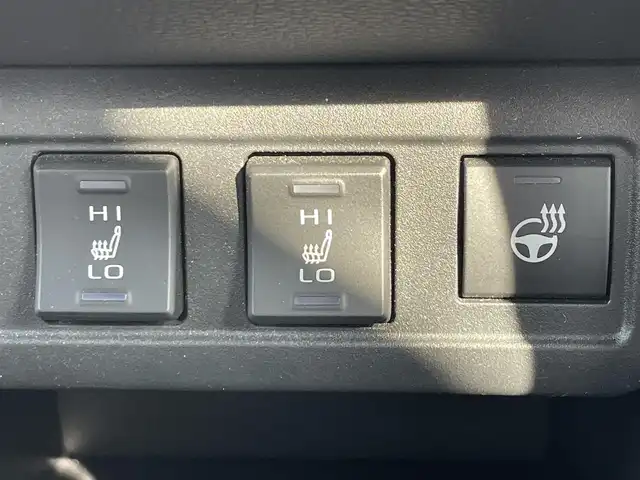トヨタ カローラ クロス ハイブリッド Z 滋賀県 2021(令3)年 2.1万km ダークブルーマイカM ４WD/純正9型ディスプレイオーディオ/・Bluetooth/・フルセグ/・Mira Cast/パノラミックビューモニター/ステアリングリモコン/革巻きステアリング/ステアリングヒーター/ETC/前後ドライブレコーダー/レーダークルーズコントロール/運転席パワーシート/前席シートヒーター/パワーバックドア/オートリトラミラー/LEDオートライト/オートハイビーム/フォグライト/プリクラッシュセーフティ/ブラインドスポットモニター/スマートキー/プッシュスタート