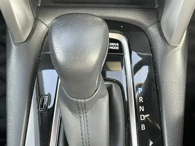 トヨタ カローラ クロス ハイブリッド Z 滋賀県 2021(令3)年 2.1万km ダークブルーマイカM ４WD/純正9型ディスプレイオーディオ/・Bluetooth/・フルセグ/・Mira Cast/パノラミックビューモニター/ステアリングリモコン/革巻きステアリング/ステアリングヒーター/ETC/前後ドライブレコーダー/レーダークルーズコントロール/運転席パワーシート/前席シートヒーター/パワーバックドア/オートリトラミラー/LEDオートライト/オートハイビーム/フォグライト/プリクラッシュセーフティ/ブラインドスポットモニター/スマートキー/プッシュスタート