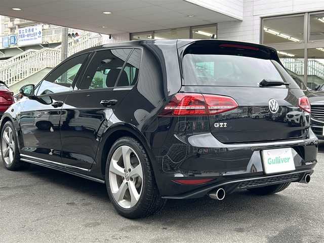 フォルクスワーゲン ゴルフ ＧＴＩ 京都府 2016(平28)年 6万km 黒 純正ＳＤナビ　/フルセグＴＶ　/バックカメラ　/コーナーセンサー　/電動リアゲート　/ドライブレコーダー　/ＭＴモード付ＡＴ　/クローズコントロール　/盗難防止装置/横滑り防止装置/オートライト/AUX接続/Bluetooth接続/ウィンカーミラー　/スマートキー/スペアキー/ＥＴＣ/W＋サイドエアバッグ/カーテンエアバック