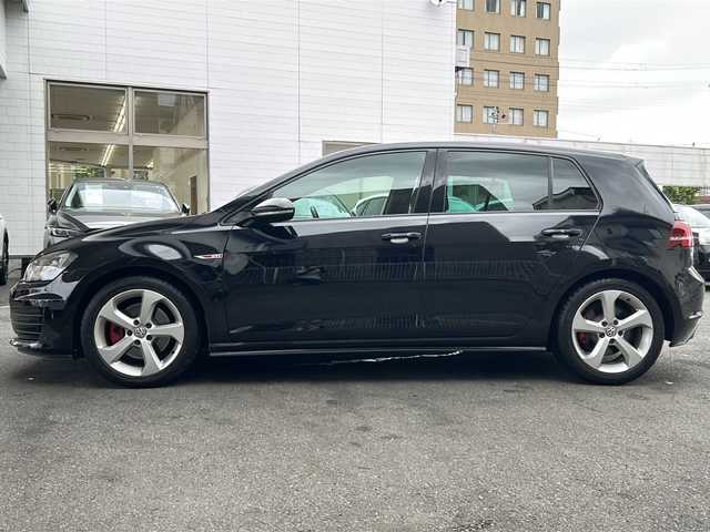 フォルクスワーゲン ゴルフ ＧＴＩ 京都府 2016(平28)年 6万km 黒 純正ＳＤナビ　/フルセグＴＶ　/バックカメラ　/コーナーセンサー　/電動リアゲート　/ドライブレコーダー　/ＭＴモード付ＡＴ　/クローズコントロール　/盗難防止装置/横滑り防止装置/オートライト/AUX接続/Bluetooth接続/ウィンカーミラー　/スマートキー/スペアキー/ＥＴＣ/W＋サイドエアバッグ/カーテンエアバック