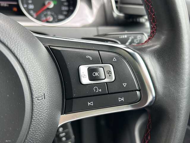 フォルクスワーゲン ゴルフ ＧＴＩ 京都府 2016(平28)年 6万km 黒 純正ＳＤナビ　/フルセグＴＶ　/バックカメラ　/コーナーセンサー　/電動リアゲート　/ドライブレコーダー　/ＭＴモード付ＡＴ　/クローズコントロール　/盗難防止装置/横滑り防止装置/オートライト/AUX接続/Bluetooth接続/ウィンカーミラー　/スマートキー/スペアキー/ＥＴＣ/W＋サイドエアバッグ/カーテンエアバック