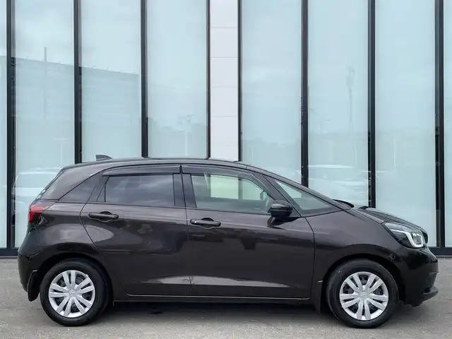 ホンダ フィット e:HEVホーム 大阪府 2020(令2)年 3.8万km プレミアムグラマラスブロンズP 純正８インチナビ/  フルセグTV/CD/DVD/Bluetooth/USB/バックモニター/横滑り防止装置/衝突軽減ブレーキ/コーナーセンサー/レーダークルーズコントロール/レーンキープアシスト/ステアリングスイッチ/アイドリングストップ/オートマチックハイビーム/純正15インチアルミホイール/ハーフレザーシート/純正フロアマット/プッシュスタート/スマートキー/ＥＴＣ/ＬＥＤライト/禁煙車