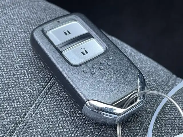 ホンダ フィット e:HEVホーム 佐賀県 2020(令2)年 3.8万km プレミアムグラマラスブロンズP 純正8インチSDナビゲーション/・フルセグTV/CD/DVD/SD/USB/Bluetooth/バックカメラ/前後ドライブレコーダー/ビルトインETC/電子パーキングブレーキ/・AUTO HOLD機能/ハーフレザーシート/ISOFIX対応/革巻きステアリング/ステアリングリモコン/純正LEDヘッドライト/・オートマチックハイビーム/純正フロアマット/純正ドアバイザ―/新車保証書/取扱説明書/ホンダセンシング/・アダプティブクルーズコントロール/・路外逸脱抑制機能/・踏み間違い衝突軽減システム/・衝突被害軽減ブレーキ/・前後パーキングセンサー