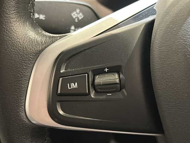 ＢＭＷ Ｘ１ xDrive 18d xライン 新潟県 2019(平31)年 2.7万km ミネラルホワイト ハイラインパッケージ/-パーフォレーテッドダコタレザーシート/-フロントシートヒーター/-オークインテリアトリム/コンフォートパッケージ/-パワーバックドア/-リヤシートスライド/-メモリ付きパワーシート/主要装備/インテリジェントセーフティ/純正HDDナビ/バックカメラ/ETC/LEDヘッドライト/純正アルミホイール/コーナーセンサー/アンビエントライト