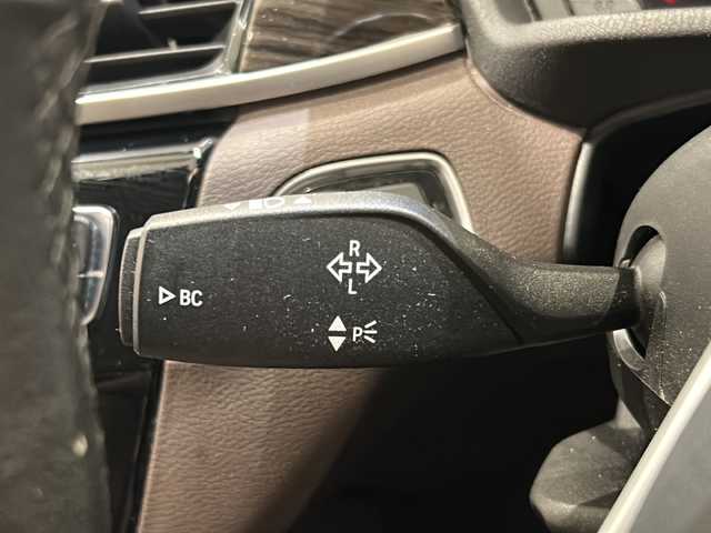 ＢＭＷ Ｘ１ xDrive 18d xライン 新潟県 2019(平31)年 2.7万km ミネラルホワイト ハイラインパッケージ/-パーフォレーテッドダコタレザーシート/-フロントシートヒーター/-オークインテリアトリム/コンフォートパッケージ/-パワーバックドア/-リヤシートスライド/-メモリ付きパワーシート/主要装備/インテリジェントセーフティ/純正HDDナビ/バックカメラ/ETC/LEDヘッドライト/純正アルミホイール/コーナーセンサー/アンビエントライト