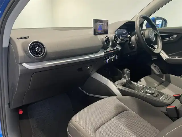 アウディ Ｑ２ 30TFSIスポーツ 愛知県 2019(平31)年 2.7万km 青 バーチャルコクピット　/ＭＭＩナビ　/Ｂｌｕｅｔｏｏｔｈ　/バックカメラ　/フルセグＴＶ　/ＡＣＣ　/ＬＫＡ　/ＢＳＭ　/シートヒーター　/コーナーセンサー　/パワーバックドア　/ドライブレコーダー　/ＥＴＣ２．０/プッシュスタート/アイドリングストップ/ウィンカーミラー