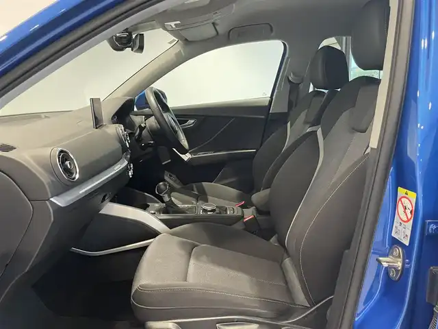 アウディ Ｑ２ 30TFSIスポーツ 愛知県 2019(平31)年 2.7万km 青 バーチャルコクピット　/ＭＭＩナビ　/Ｂｌｕｅｔｏｏｔｈ　/バックカメラ　/フルセグＴＶ　/ＡＣＣ　/ＬＫＡ　/ＢＳＭ　/シートヒーター　/コーナーセンサー　/パワーバックドア　/ドライブレコーダー　/ＥＴＣ２．０/プッシュスタート/アイドリングストップ/ウィンカーミラー