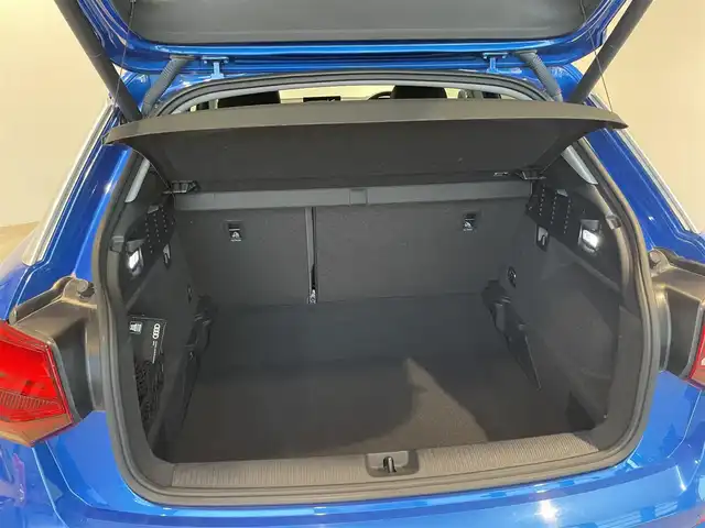 アウディ Ｑ２ 30TFSIスポーツ 愛知県 2019(平31)年 2.7万km 青 バーチャルコクピット　/ＭＭＩナビ　/Ｂｌｕｅｔｏｏｔｈ　/バックカメラ　/フルセグＴＶ　/ＡＣＣ　/ＬＫＡ　/ＢＳＭ　/シートヒーター　/コーナーセンサー　/パワーバックドア　/ドライブレコーダー　/ＥＴＣ２．０/プッシュスタート/アイドリングストップ/ウィンカーミラー
