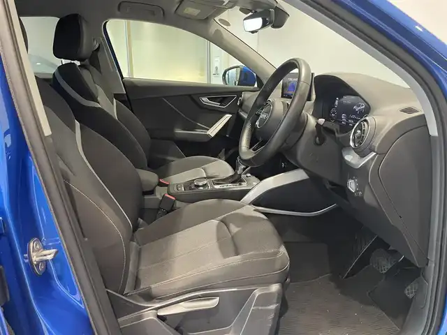 アウディ Ｑ２ 30TFSIスポーツ 愛知県 2019(平31)年 2.7万km 青 バーチャルコクピット　/ＭＭＩナビ　/Ｂｌｕｅｔｏｏｔｈ　/バックカメラ　/フルセグＴＶ　/ＡＣＣ　/ＬＫＡ　/ＢＳＭ　/シートヒーター　/コーナーセンサー　/パワーバックドア　/ドライブレコーダー　/ＥＴＣ２．０/プッシュスタート/アイドリングストップ/ウィンカーミラー