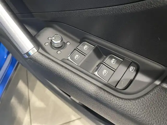 アウディ Ｑ２ 30TFSIスポーツ 愛知県 2019(平31)年 2.7万km 青 バーチャルコクピット　/ＭＭＩナビ　/Ｂｌｕｅｔｏｏｔｈ　/バックカメラ　/フルセグＴＶ　/ＡＣＣ　/ＬＫＡ　/ＢＳＭ　/シートヒーター　/コーナーセンサー　/パワーバックドア　/ドライブレコーダー　/ＥＴＣ２．０/プッシュスタート/アイドリングストップ/ウィンカーミラー