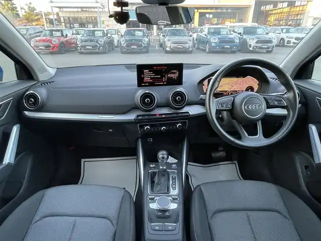 アウディ Ｑ２ 30TFSIスポーツ 滋賀県 2019(平31)年 2.7万km 青 ナビゲーションパッケージ/MMIナビゲーションシステム/地デジ/スマートフォンインターフェイス/8スピーカー/Audi connect/アシスタンスパッケージ/サイドアシスト/アクティブレーンアシスト/トラフィックジャムアシスト/リヤクロストラフィックアシスト/アウディプレセンスベーシック/ハイビーム・アシスト/コンビニエンスパッケージ/アドバンストキーシステム/リヤビューカメラ/アウディパーキングシステム/ベーシックパッケージ/デラックスオートマチックエアコンディショナー/ルームミラー　自動防眩/DIS(ドライバーインフォメーションシステム)/センターアームレス(フロント)/LEDライトパッケージ/LEDヘッドライト/ヘッドライトウォッシャー/LEDリヤダイナミックターンインディケーター/LEDインテリアライティング/バーチャルコックピット/オートマチックテールゲート/アウディドライブセレクト/アダプティブクルーズコントロール/全方位ドライブレコーダー/シートヒーター/5アームスターデザイン7J×17インチAW