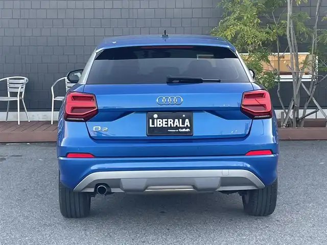 アウディ Ｑ２ 30TFSIスポーツ 滋賀県 2019(平31)年 2.7万km 青 ナビゲーションパッケージ/MMIナビゲーションシステム/地デジ/スマートフォンインターフェイス/8スピーカー/Audi connect/アシスタンスパッケージ/サイドアシスト/アクティブレーンアシスト/トラフィックジャムアシスト/リヤクロストラフィックアシスト/アウディプレセンスベーシック/ハイビーム・アシスト/コンビニエンスパッケージ/アドバンストキーシステム/リヤビューカメラ/アウディパーキングシステム/ベーシックパッケージ/デラックスオートマチックエアコンディショナー/ルームミラー　自動防眩/DIS(ドライバーインフォメーションシステム)/センターアームレス(フロント)/LEDライトパッケージ/LEDヘッドライト/ヘッドライトウォッシャー/LEDリヤダイナミックターンインディケーター/LEDインテリアライティング/バーチャルコックピット/オートマチックテールゲート/アウディドライブセレクト/アダプティブクルーズコントロール/全方位ドライブレコーダー/シートヒーター/5アームスターデザイン7J×17インチAW