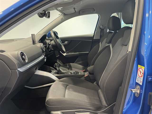 アウディ Ｑ２ 30TFSIスポーツ 滋賀県 2019(平31)年 2.7万km 青 バーチャルコクピット　/ＭＭＩナビ　/Ｂｌｕｅｔｏｏｔｈ　/バックカメラ　/フルセグＴＶ　/ＡＣＣ　/ＬＫＡ　/ＢＳＭ　/シートヒーター　/コーナーセンサー　/パワーバックドア　/ドライブレコーダー　/ＥＴＣ２．０/プッシュスタート/アイドリングストップ/ウィンカーミラー