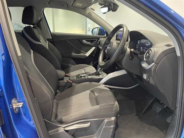 アウディ Ｑ２ 30TFSIスポーツ 滋賀県 2019(平31)年 2.7万km 青 バーチャルコクピット　/ＭＭＩナビ　/Ｂｌｕｅｔｏｏｔｈ　/バックカメラ　/フルセグＴＶ　/ＡＣＣ　/ＬＫＡ　/ＢＳＭ　/シートヒーター　/コーナーセンサー　/パワーバックドア　/ドライブレコーダー　/ＥＴＣ２．０/プッシュスタート/アイドリングストップ/ウィンカーミラー