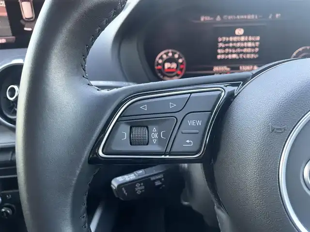 アウディ Ｑ２ 30TFSIスポーツ 滋賀県 2019(平31)年 2.7万km 青 ナビゲーションパッケージ/MMIナビゲーションシステム/地デジ/スマートフォンインターフェイス/8スピーカー/Audi connect/アシスタンスパッケージ/サイドアシスト/アクティブレーンアシスト/トラフィックジャムアシスト/リヤクロストラフィックアシスト/アウディプレセンスベーシック/ハイビーム・アシスト/コンビニエンスパッケージ/アドバンストキーシステム/リヤビューカメラ/アウディパーキングシステム/ベーシックパッケージ/デラックスオートマチックエアコンディショナー/ルームミラー　自動防眩/DIS(ドライバーインフォメーションシステム)/センターアームレス(フロント)/LEDライトパッケージ/LEDヘッドライト/ヘッドライトウォッシャー/LEDリヤダイナミックターンインディケーター/LEDインテリアライティング/バーチャルコックピット/オートマチックテールゲート/アウディドライブセレクト/アダプティブクルーズコントロール/全方位ドライブレコーダー/シートヒーター/5アームスターデザイン7J×17インチAW