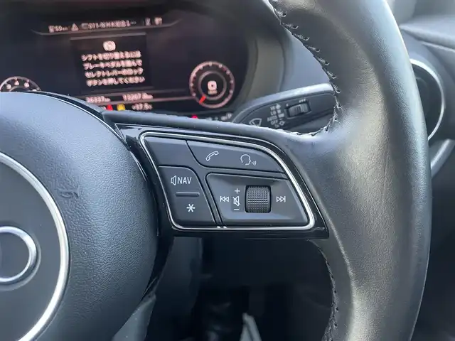 アウディ Ｑ２ 30TFSIスポーツ 滋賀県 2019(平31)年 2.7万km 青 ナビゲーションパッケージ/MMIナビゲーションシステム/地デジ/スマートフォンインターフェイス/8スピーカー/Audi connect/アシスタンスパッケージ/サイドアシスト/アクティブレーンアシスト/トラフィックジャムアシスト/リヤクロストラフィックアシスト/アウディプレセンスベーシック/ハイビーム・アシスト/コンビニエンスパッケージ/アドバンストキーシステム/リヤビューカメラ/アウディパーキングシステム/ベーシックパッケージ/デラックスオートマチックエアコンディショナー/ルームミラー　自動防眩/DIS(ドライバーインフォメーションシステム)/センターアームレス(フロント)/LEDライトパッケージ/LEDヘッドライト/ヘッドライトウォッシャー/LEDリヤダイナミックターンインディケーター/LEDインテリアライティング/バーチャルコックピット/オートマチックテールゲート/アウディドライブセレクト/アダプティブクルーズコントロール/全方位ドライブレコーダー/シートヒーター/5アームスターデザイン7J×17インチAW