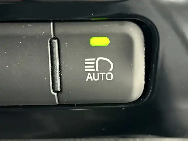 トヨタ プリウス S 三重県 2016(平28)年 6万km アティチュードブラックマイカ 禁煙車/社外ナビ/・AM/FM/CD/DVD/Bluetooth/フルセグ/iPod/HDMI/バックカメラ/トヨタセーフティセンス/レーダークルーズコントロール/プリクラッシュセーフティ/レーンディパーチャーアラート/オートライト/オートハイビーム/LEDヘッドライト/AC100V/社外17インチアルミホイール