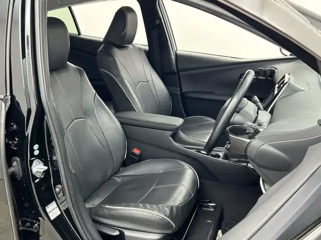 トヨタ プリウス S 三重県 2016(平28)年 6万km アティチュードブラックマイカ 禁煙車/社外ナビ/・AM/FM/CD/DVD/Bluetooth/フルセグ/iPod/HDMI/バックカメラ/トヨタセーフティセンス/レーダークルーズコントロール/プリクラッシュセーフティ/レーンディパーチャーアラート/オートライト/オートハイビーム/LEDヘッドライト/AC100V/社外17インチアルミホイール