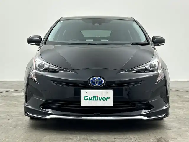 トヨタ プリウス S 三重県 2016(平28)年 6万km アティチュードブラックマイカ 禁煙車/社外ナビ/・AM/FM/CD/DVD/Bluetooth/フルセグ/iPod/HDMI/バックカメラ/トヨタセーフティセンス/レーダークルーズコントロール/プリクラッシュセーフティ/レーンディパーチャーアラート/オートライト/オートハイビーム/LEDヘッドライト/AC100V/社外17インチアルミホイール