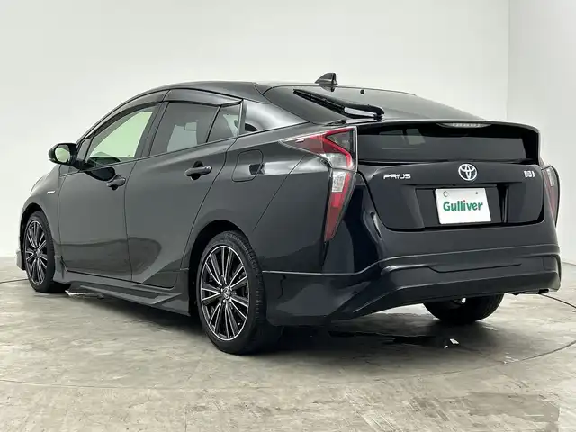 トヨタ プリウス S 三重県 2016(平28)年 6万km アティチュードブラックマイカ 禁煙車/社外ナビ/・AM/FM/CD/DVD/Bluetooth/フルセグ/iPod/HDMI/バックカメラ/トヨタセーフティセンス/レーダークルーズコントロール/プリクラッシュセーフティ/レーンディパーチャーアラート/オートライト/オートハイビーム/LEDヘッドライト/AC100V/社外17インチアルミホイール