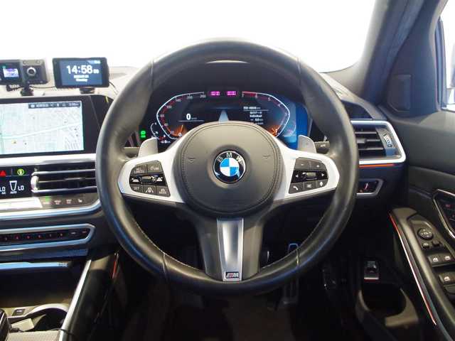 ＢＭＷ ３２０ｉ Mスポーツ 岐阜県 2019(令1)年 5万km サファイアブラックP 純正HDDナビ/　BTオーディオ/　USB/ドライビング・アシスト・プロフェッショナル/　ACC/　レーン・コントロール・アシスト/　レーン・ディパーチャー・ウォーニング/　レーン・チェンジ・ウォーニング/　アクティブ・サイド・コリジョン・プロテクション/　前車接近警告機能/　衝突回避・被害軽減ブレーキ/　後車衝突警告機能/　クロス・トラフィック・ウォーニング/　エマージェンシー・ストップ・アシスト/　トラフィック・サイン・アシスト/BMWヘッドアップディスプレイ/BMWジェスチャー・コントロール/パワーシート/シートヒーター/バックカメラ/アンビエントライト/ドライブレコーダー/ETC2.0