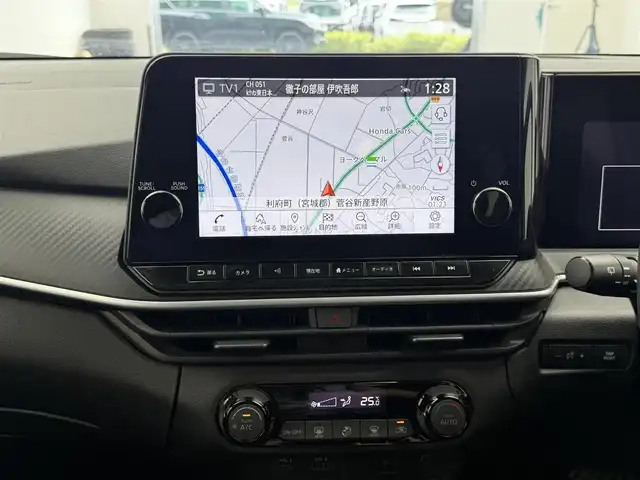 日産 ノート X 宮城県 2021(令3)年 4.7万km ビビットブルー / スーパーブラック 2トーン 禁煙車//プロパイロット//３６０°セーフティアシスト/・インテリジェントエマージェンシーブレーキ/・ふらつき警報/・前方衝突予測警報/・標識検知機能/・側方運転支援/・後側方衝突防止支援システム/・アラウンドビューモニター/・踏み間違い衝突防止アシスト/・後退時車両検知警報/・インテリジェント ルームミラー/・エマージェンシーストップシグナル//純正ナビ(BT.USB.HDMI.AppleCarPlay)//フルセグ//ETC//置くだけ充電//電動パーキングブレーキ//オートホールド//プッシュスタート//純正マット