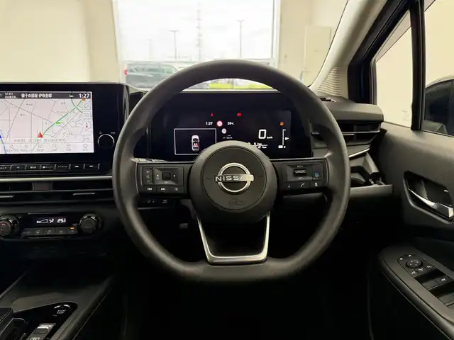 日産 ノート X 宮城県 2021(令3)年 4.7万km ビビットブルー / スーパーブラック 2トーン 禁煙車//プロパイロット//３６０°セーフティアシスト/・インテリジェントエマージェンシーブレーキ/・ふらつき警報/・前方衝突予測警報/・標識検知機能/・側方運転支援/・後側方衝突防止支援システム/・アラウンドビューモニター/・踏み間違い衝突防止アシスト/・後退時車両検知警報/・インテリジェント ルームミラー/・エマージェンシーストップシグナル//純正ナビ(BT.USB.HDMI.AppleCarPlay)//フルセグ//ETC//置くだけ充電//電動パーキングブレーキ//オートホールド//プッシュスタート//純正マット